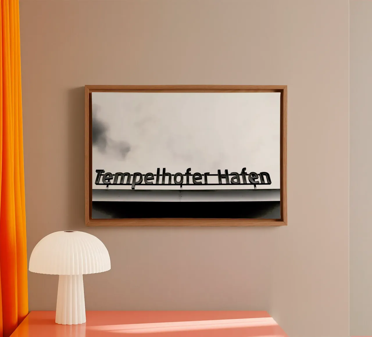 Heiko's Tempelhofer Hafen tela con Cornice a cassetta da Babett Schultze