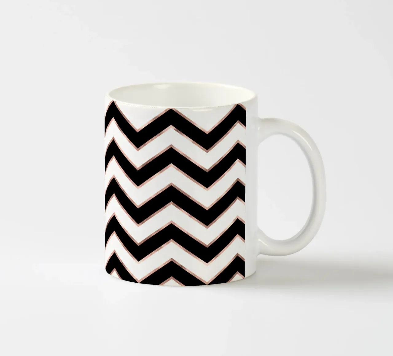 Motivo bianco e nero con riflessi rame tazza in ceramica da CalliLetters