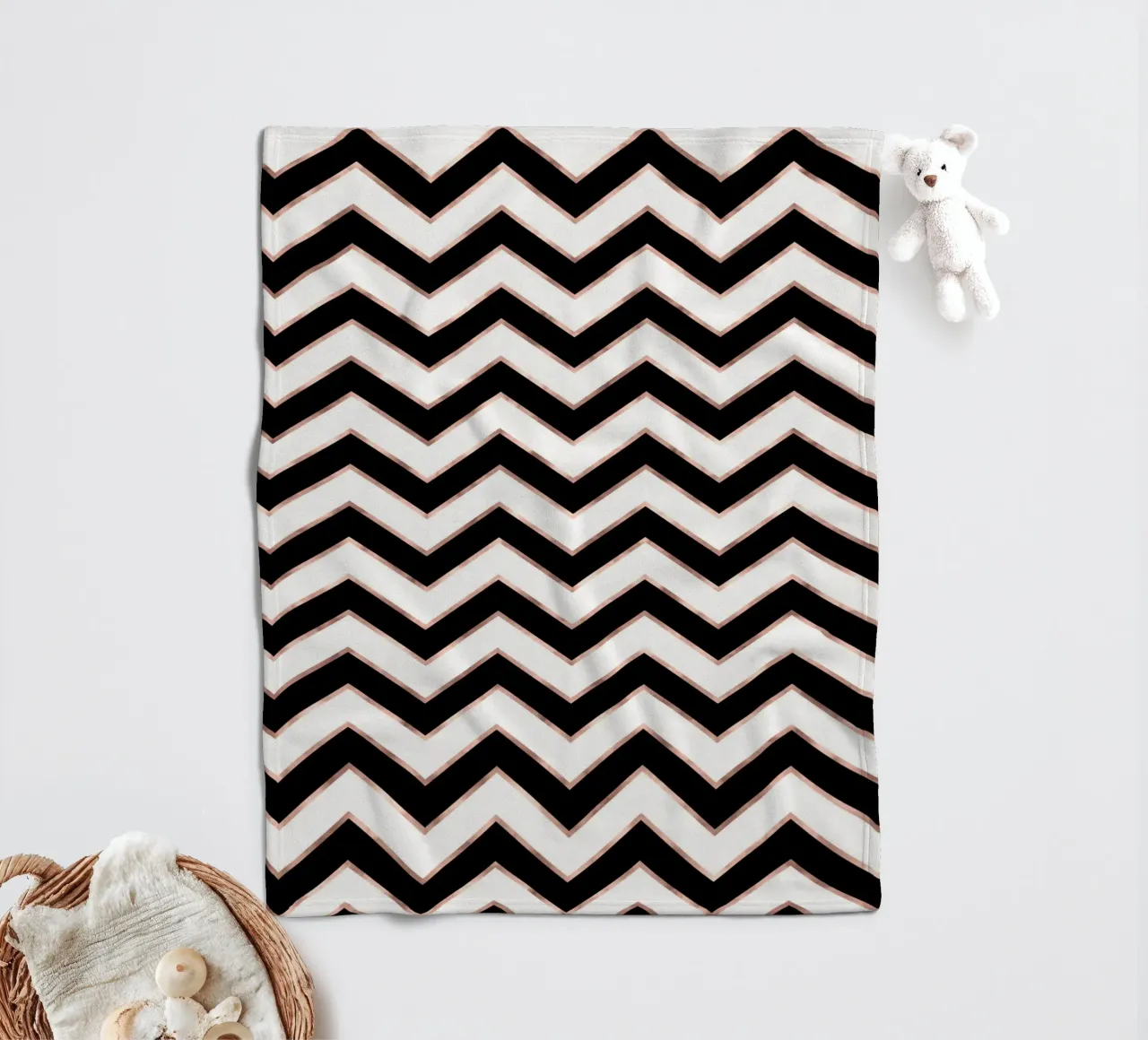 Motivo bianco e nero con riflessi rame coperta in pile da CalliLetters