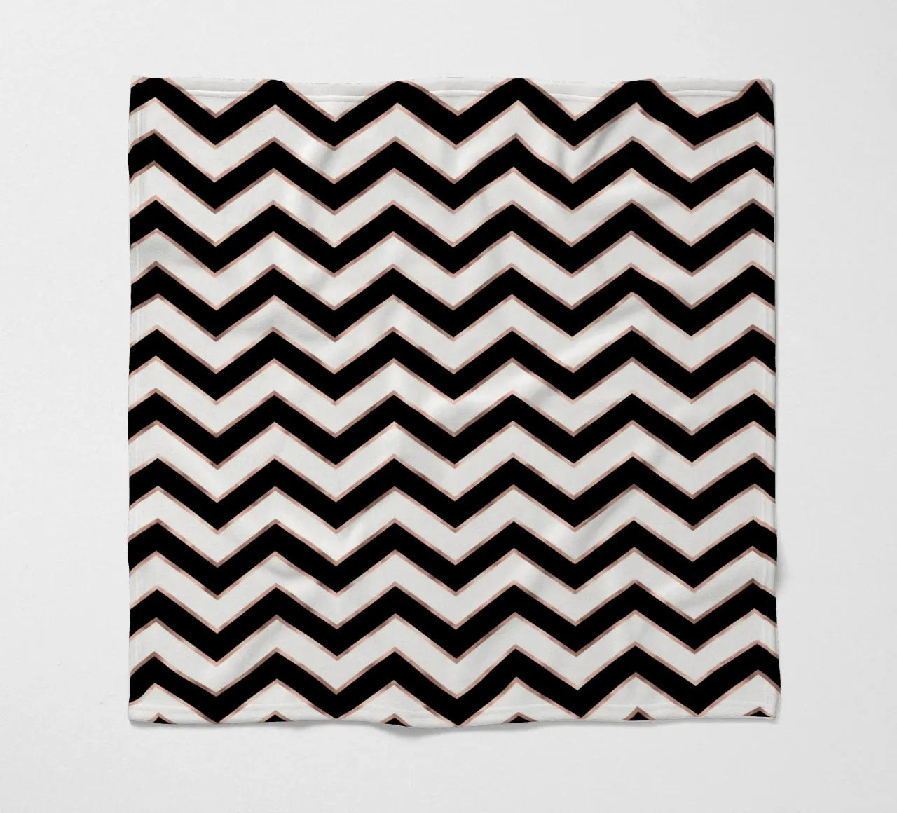 Motivo bianco e nero con riflessi rame coperta in pile da CalliLetters