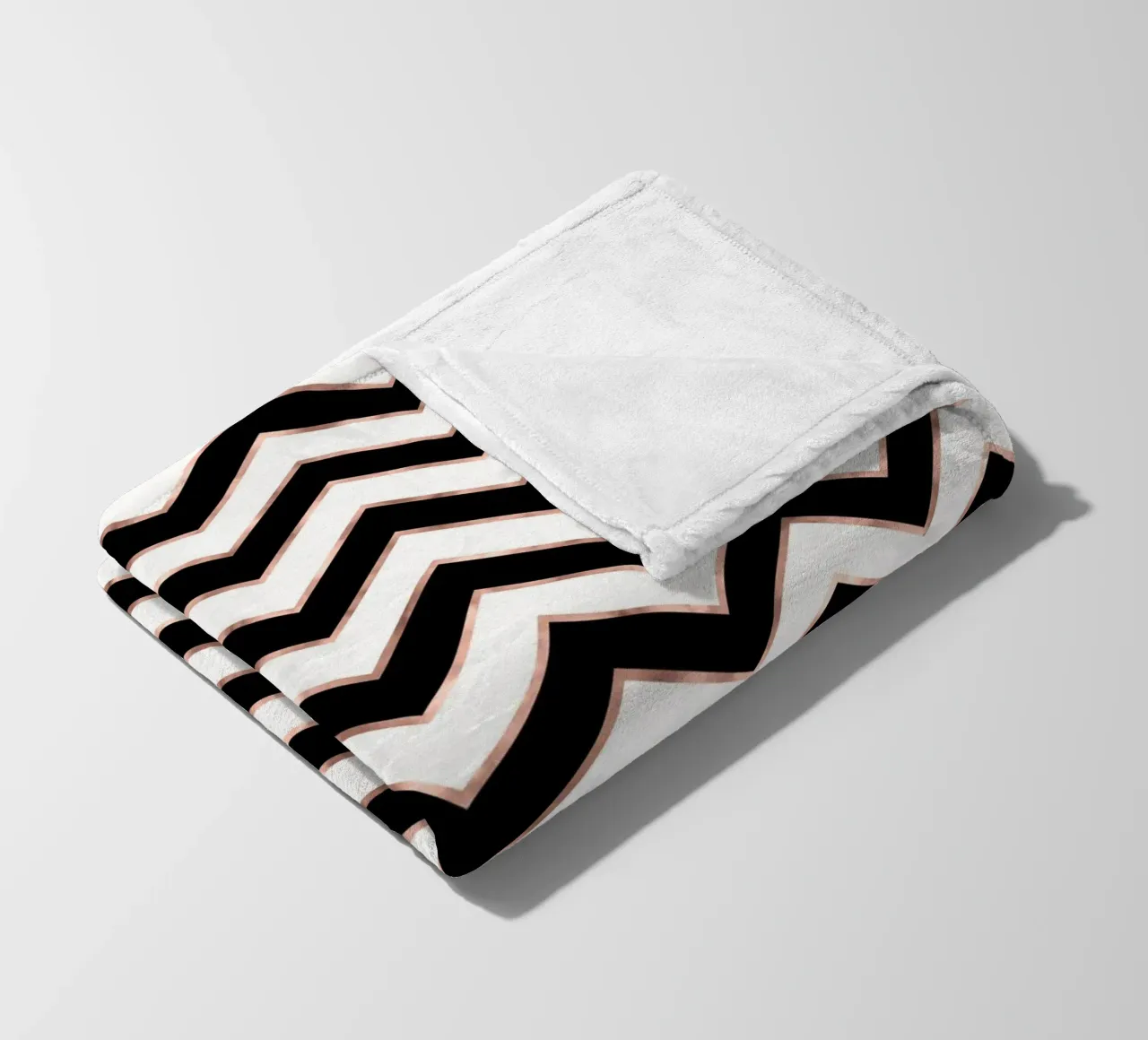 Motivo bianco e nero con riflessi rame coperta in pile da CalliLetters