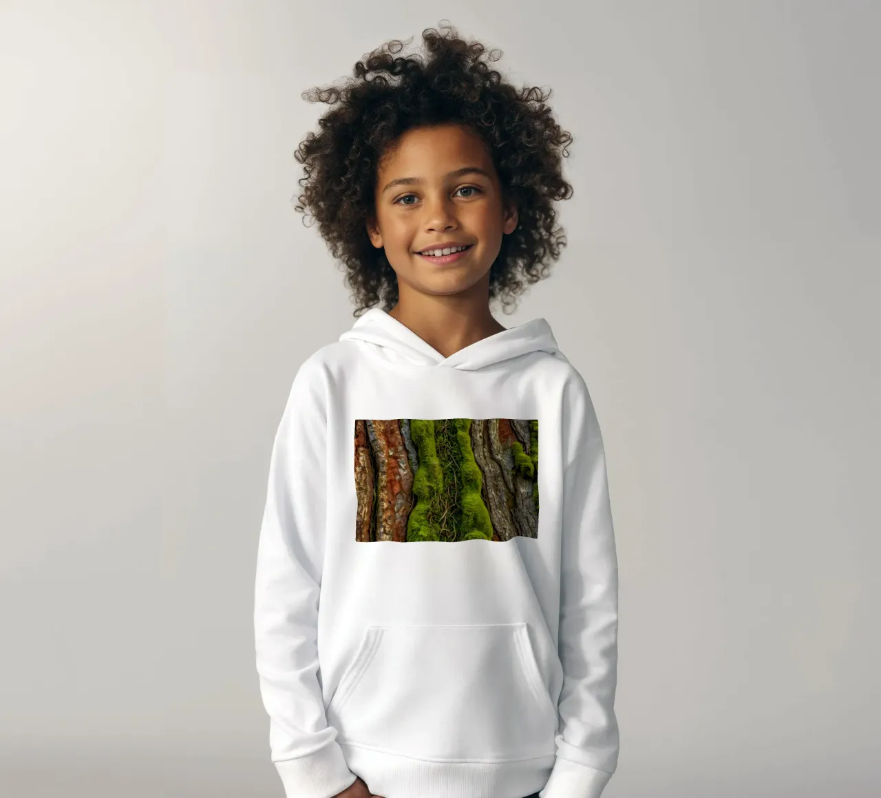 Corteccia d'albero testurizzata con muschio verde intenso e intricato vin felpa bambino con cappuccio da DesignDoodle