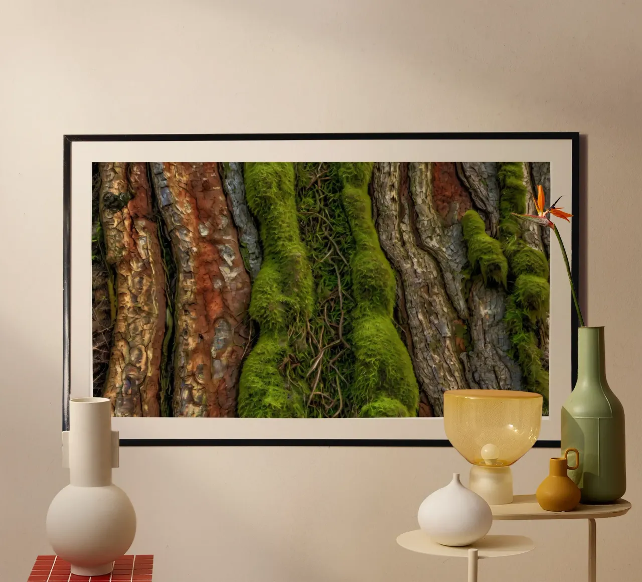 Écorce d'arbre texturée avec mousse vert vif et vin complexe. hahnemühle de DesignDoodle