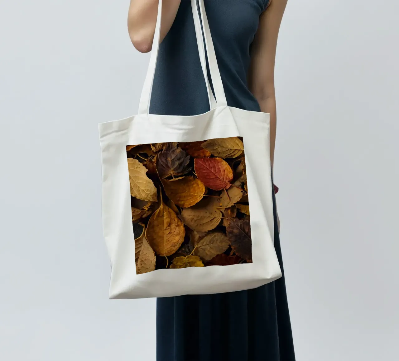 foglie d'autunno sparse a terra borsa in juta da DesignDoodle