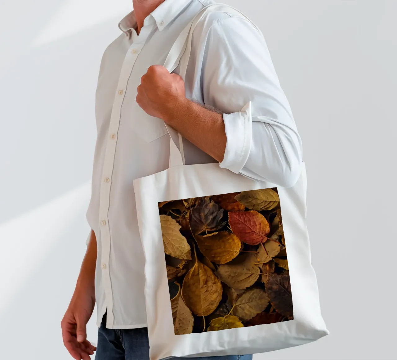 foglie d'autunno sparse a terra borsa in juta da DesignDoodle