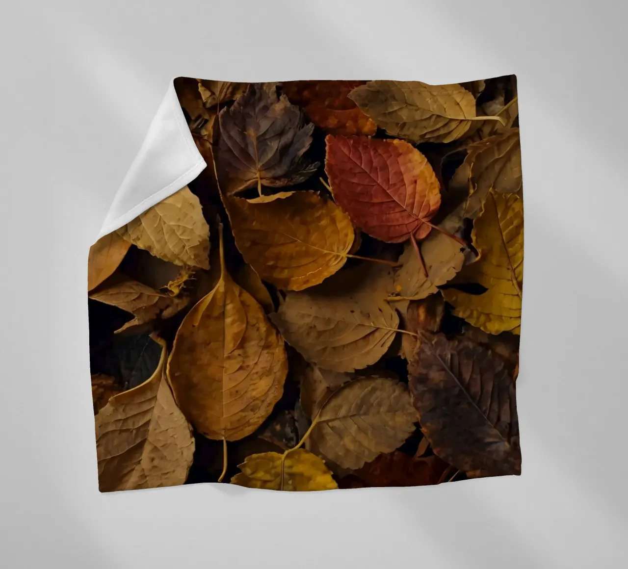 foglie d'autunno sparse a terra coperta in pile da DesignDoodle