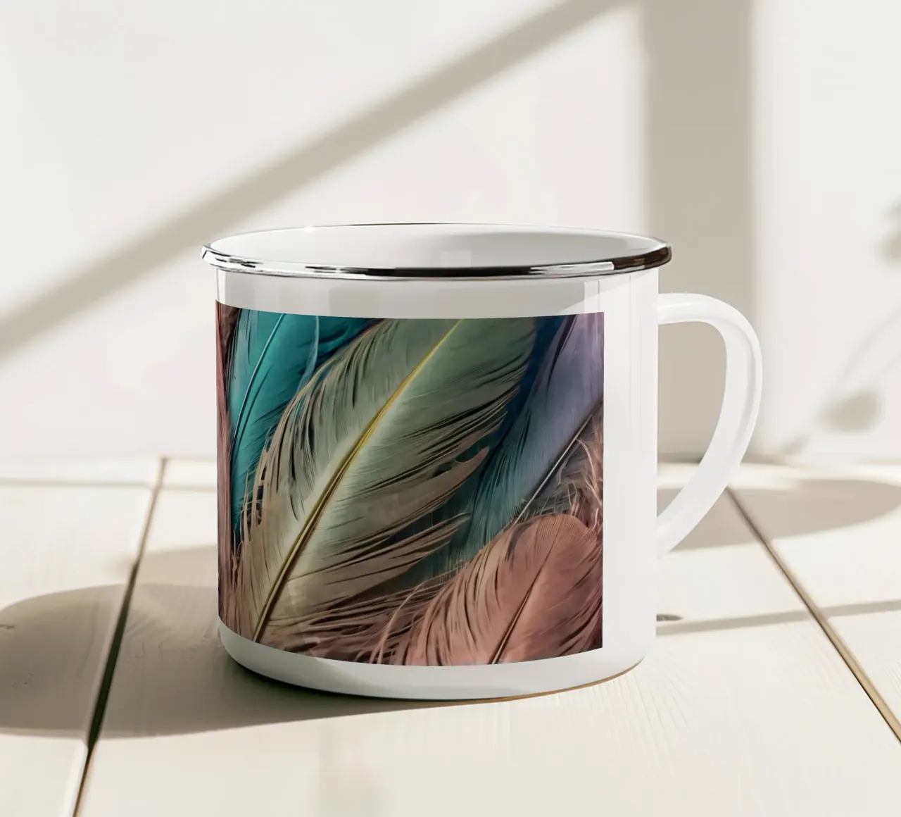 Collezione di piume colorate esposte in modo creativo tazza in smalto da DesignDoodle