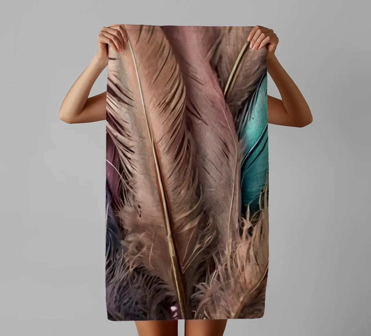Collezione di piume colorate esposte in modo creativo asciugamano da bagno da DesignDoodle