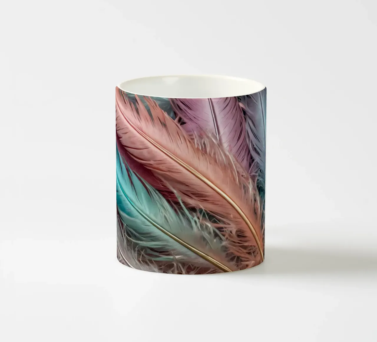 Piume colorate disposte in un motivo vivace con colori pastello. tazza in ceramica da DesignDoodle