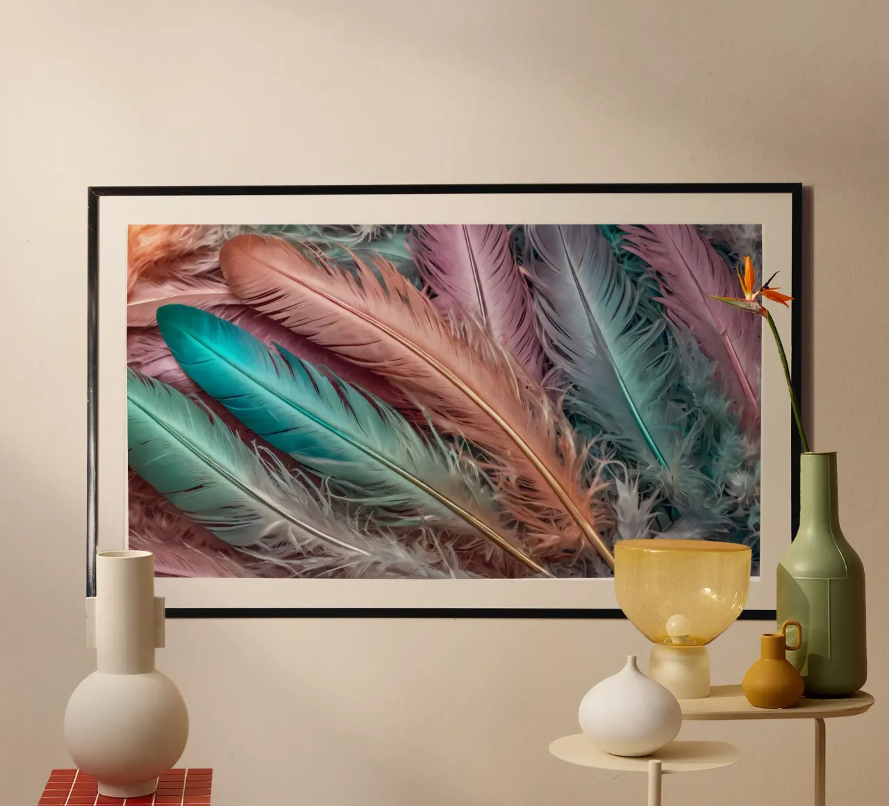 Piume colorate disposte in un motivo vivace con colori pastello. poster con telaio in legno da DesignDoodle