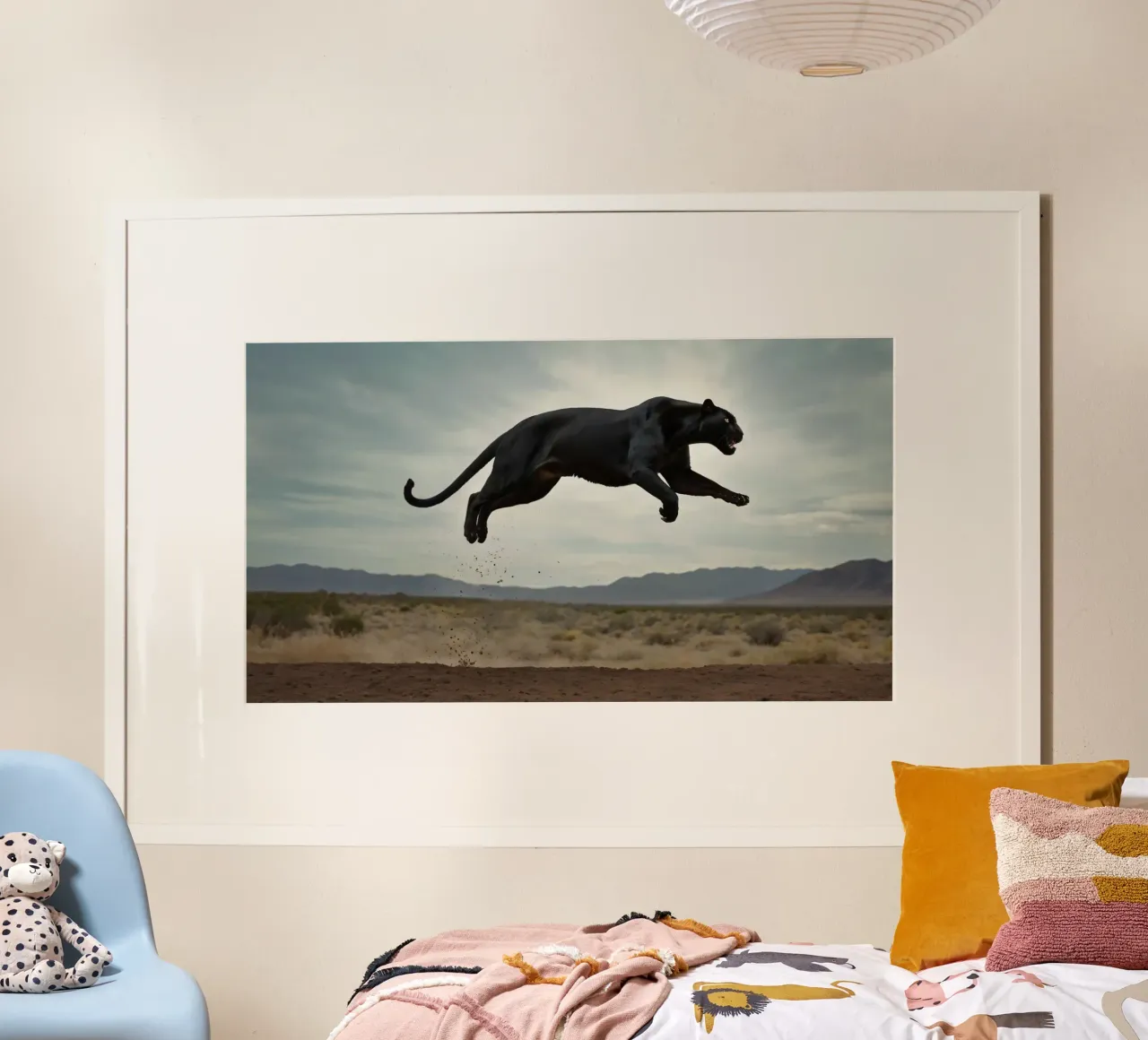 Un gatto nero salta attraverso un paesaggio desertico poster con telaio in plastica da DesignDoodle