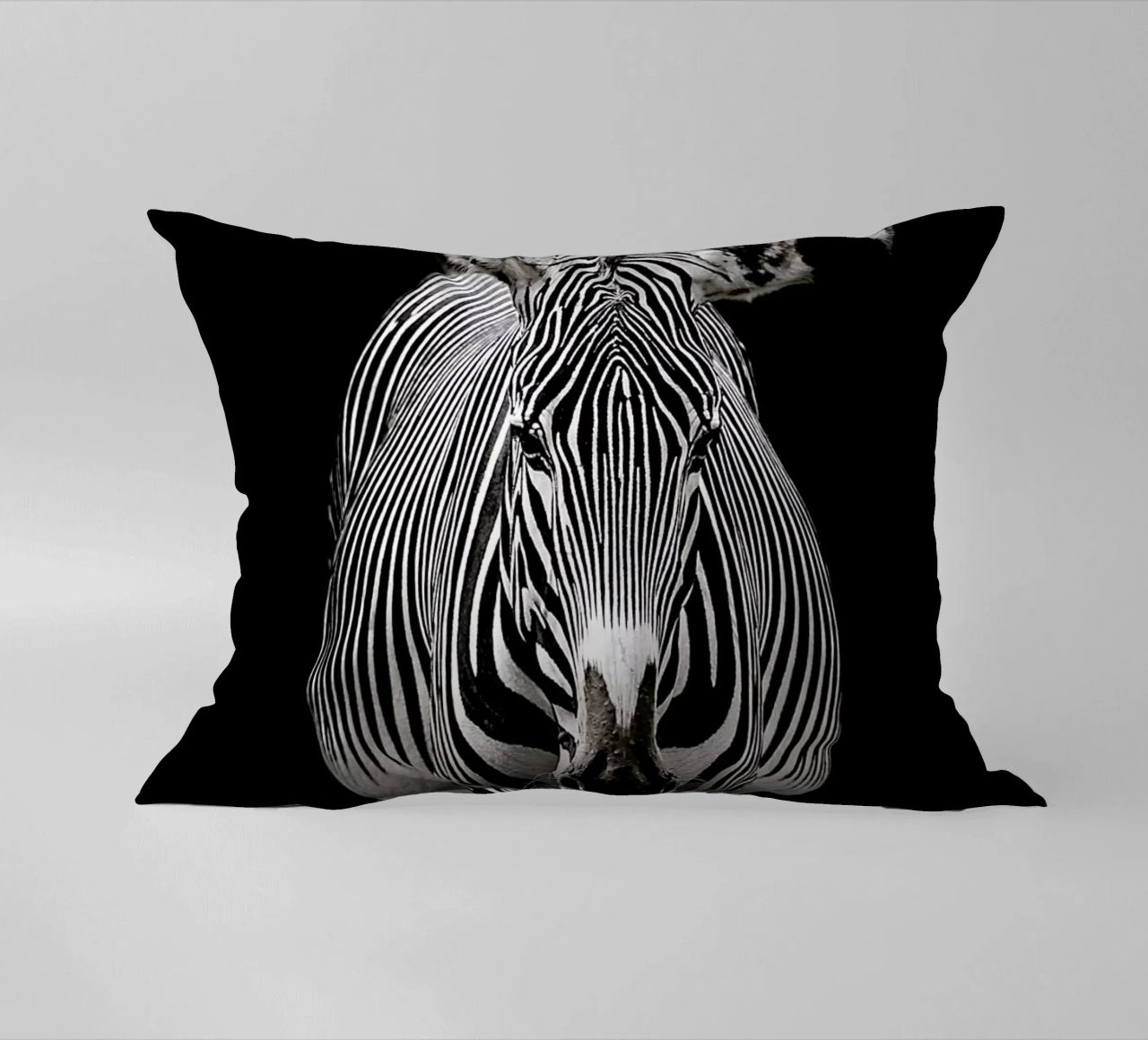 Hello Zebra by Lothare Dambreville cuscino da EyeEm Mobile GmbH