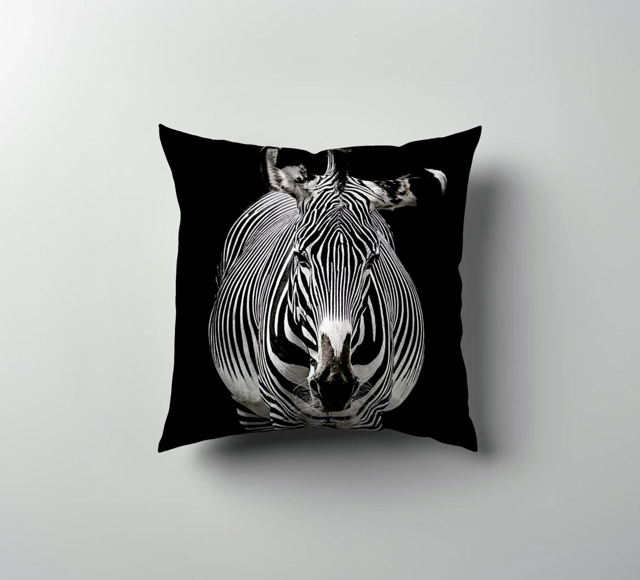 Hello Zebra by Lothare Dambreville cuscino da EyeEm Mobile GmbH