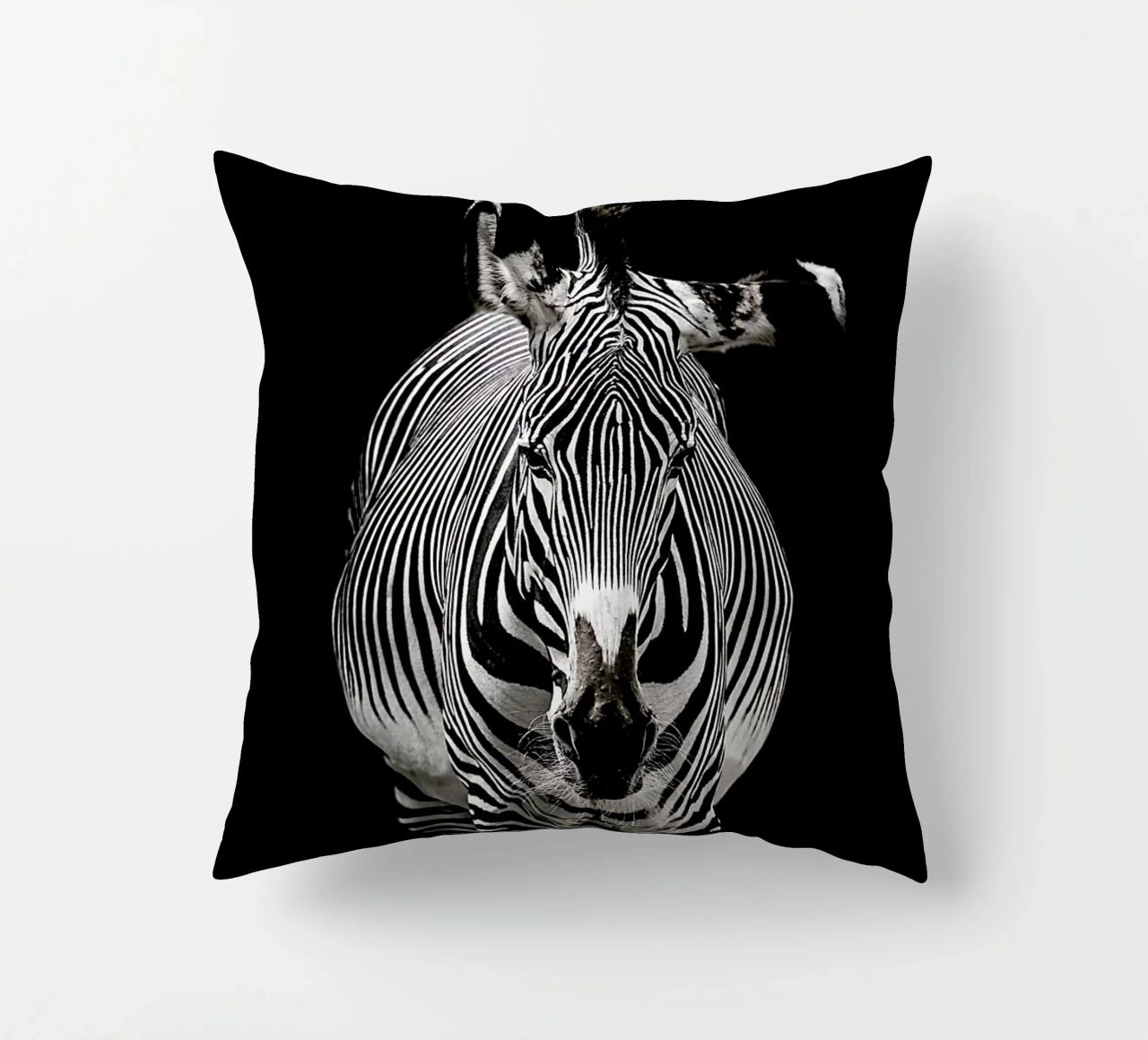 Hello Zebra by Lothare Dambreville cuscino da EyeEm Mobile GmbH