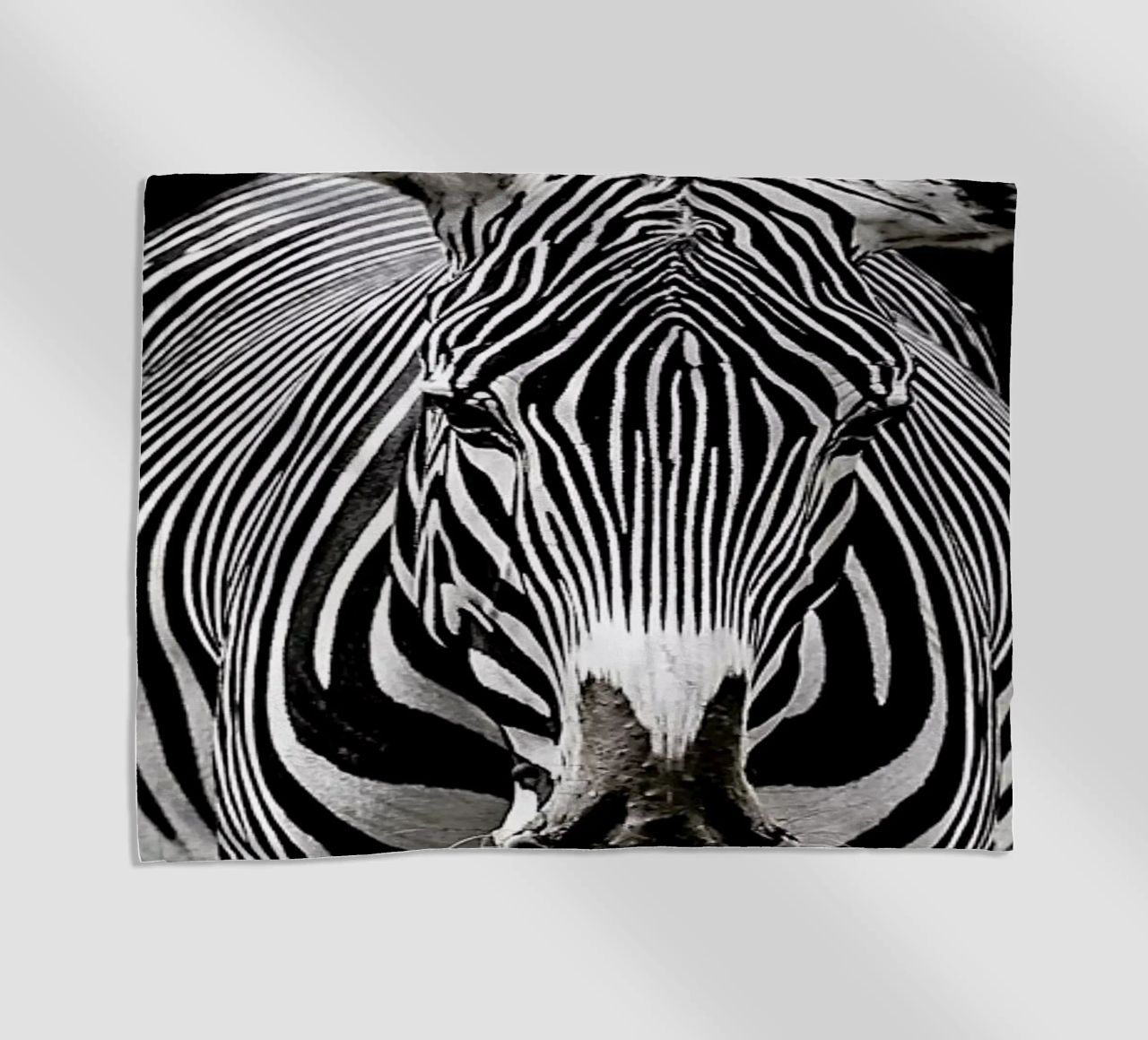 Hello Zebra by Lothare Dambreville telo mare da EyeEm Mobile GmbH