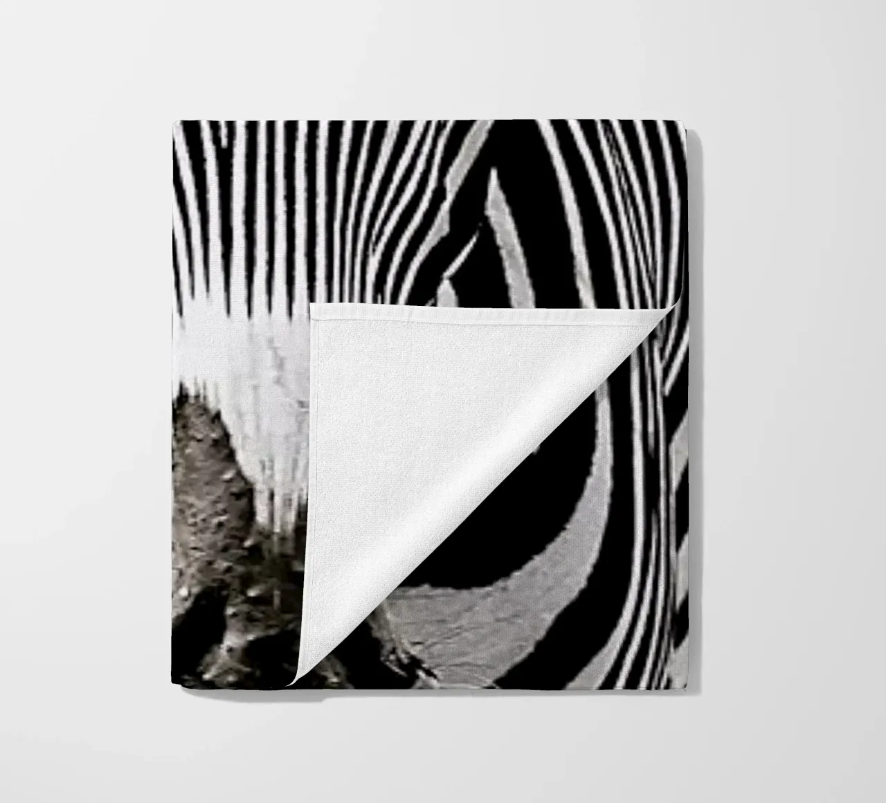 Hello Zebra by Lothare Dambreville toalla de playa de EyeEm Mobile GmbH