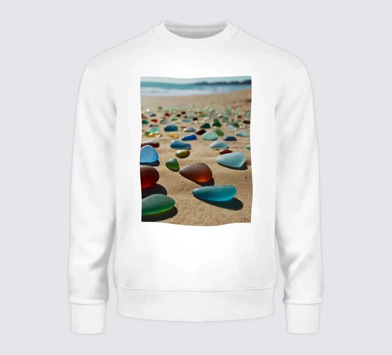 Vetri marini colorati sparsi sulla spiaggia di sabbia felpa da DesignDoodle