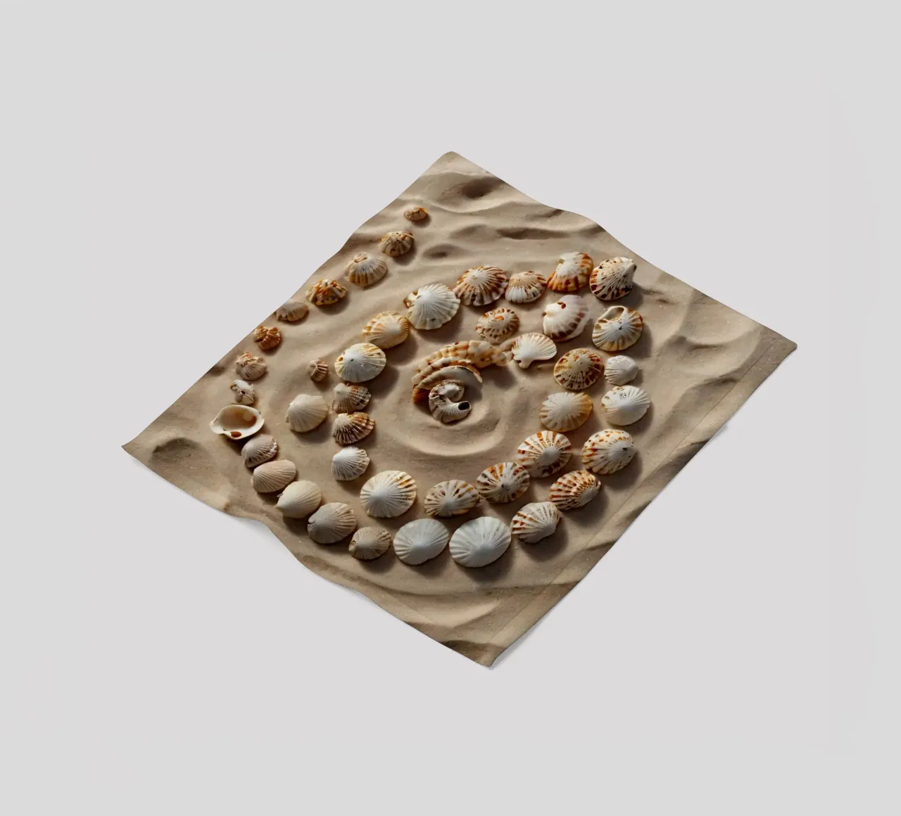 Motivo a spirale naturale creato con conchiglie disposte in modo da poter essere utilizzate per la realizzazione di un'opera d'arte. coperta in pile da DesignDoodle