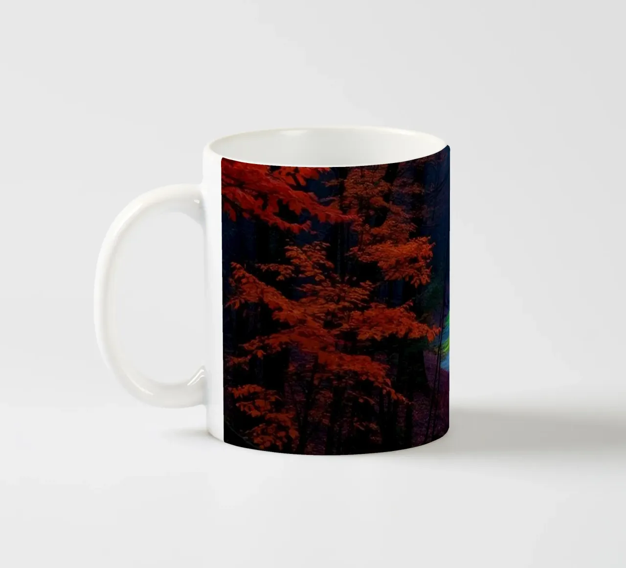 Atemberaubende Herbstlandschaft mit leuchtend roten Blättern Keramik Tasse von DesignDoodle