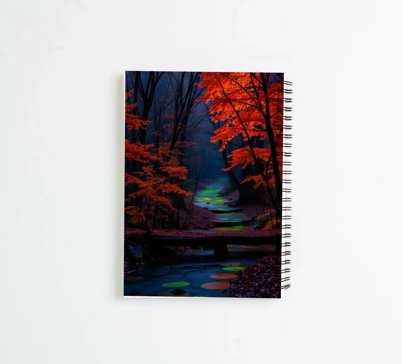 Superbe paysage d'automne avec des feuilles d'un rouge éclatant carnet à spirale de DesignDoodle