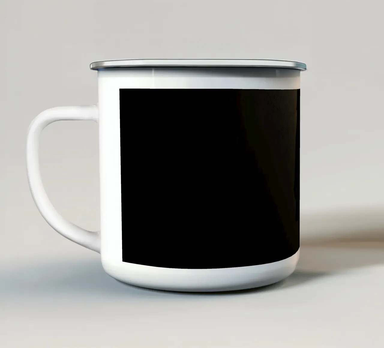 Sagoma di una donna in piedi sotto un riflettore tazza in smalto da DesignDoodle