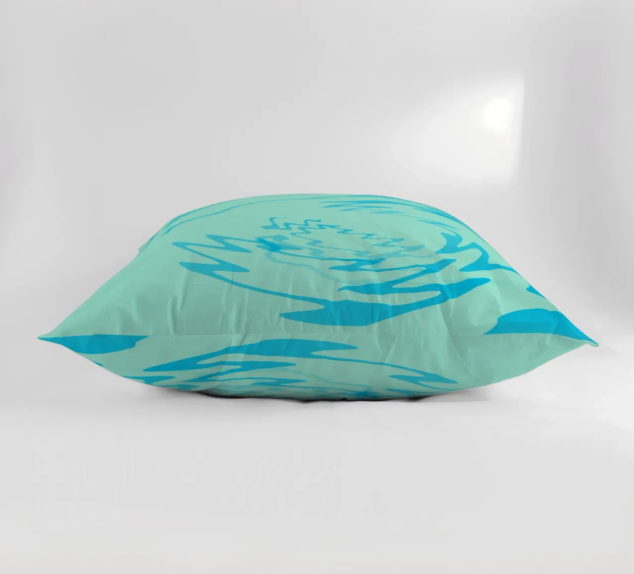 Disegno astratto a zigzag dinamico e ritorto in blu cuscino da Something for you