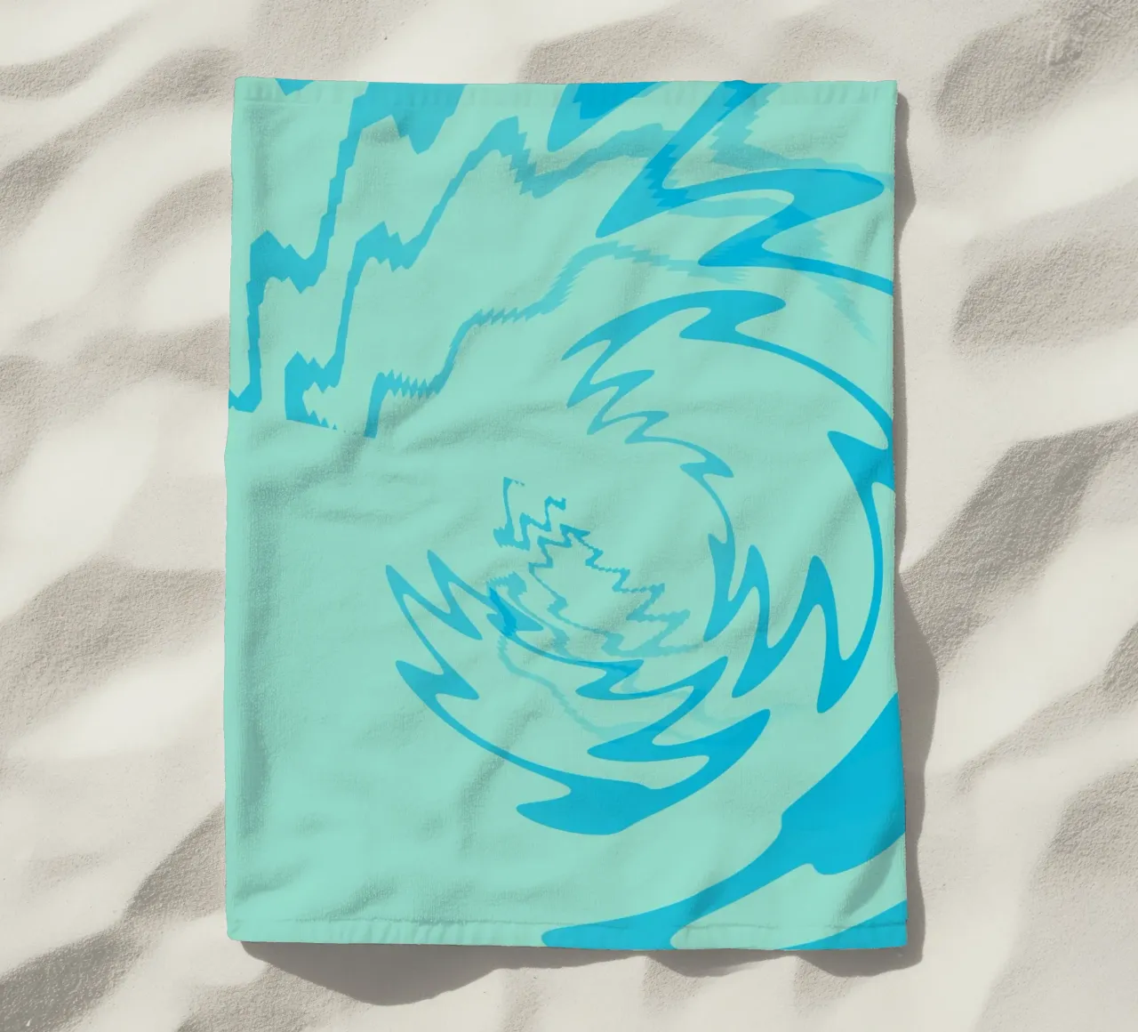 Abstraktes gedrehtes dynamisches Zick Zack Muster in Blau Strandtuch von Something for you