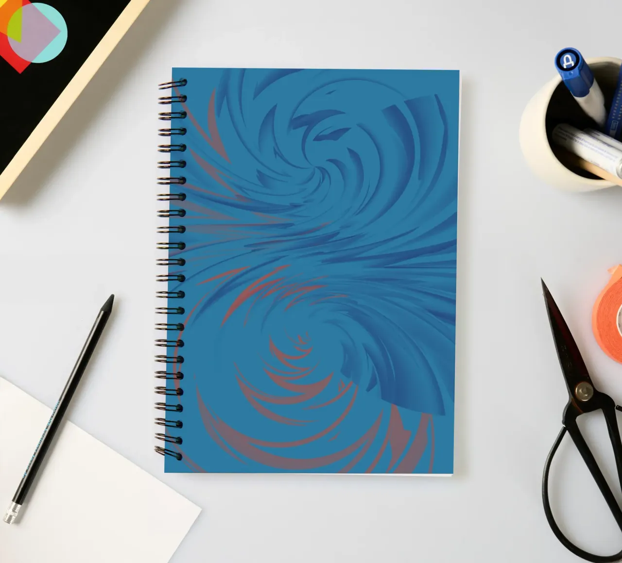 Abstraktes dynamisches gedrehtes Muster in blau und rot Ringbuch von Something for you