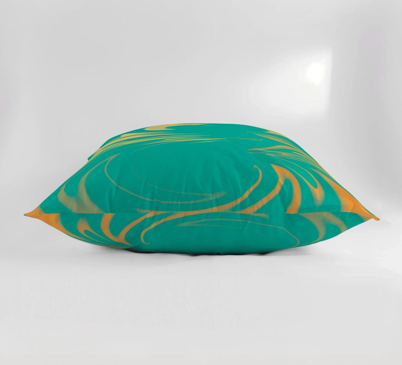 Motivo dinamico astratto a vortice in verde, giallo e arancione cuscino da Something for you