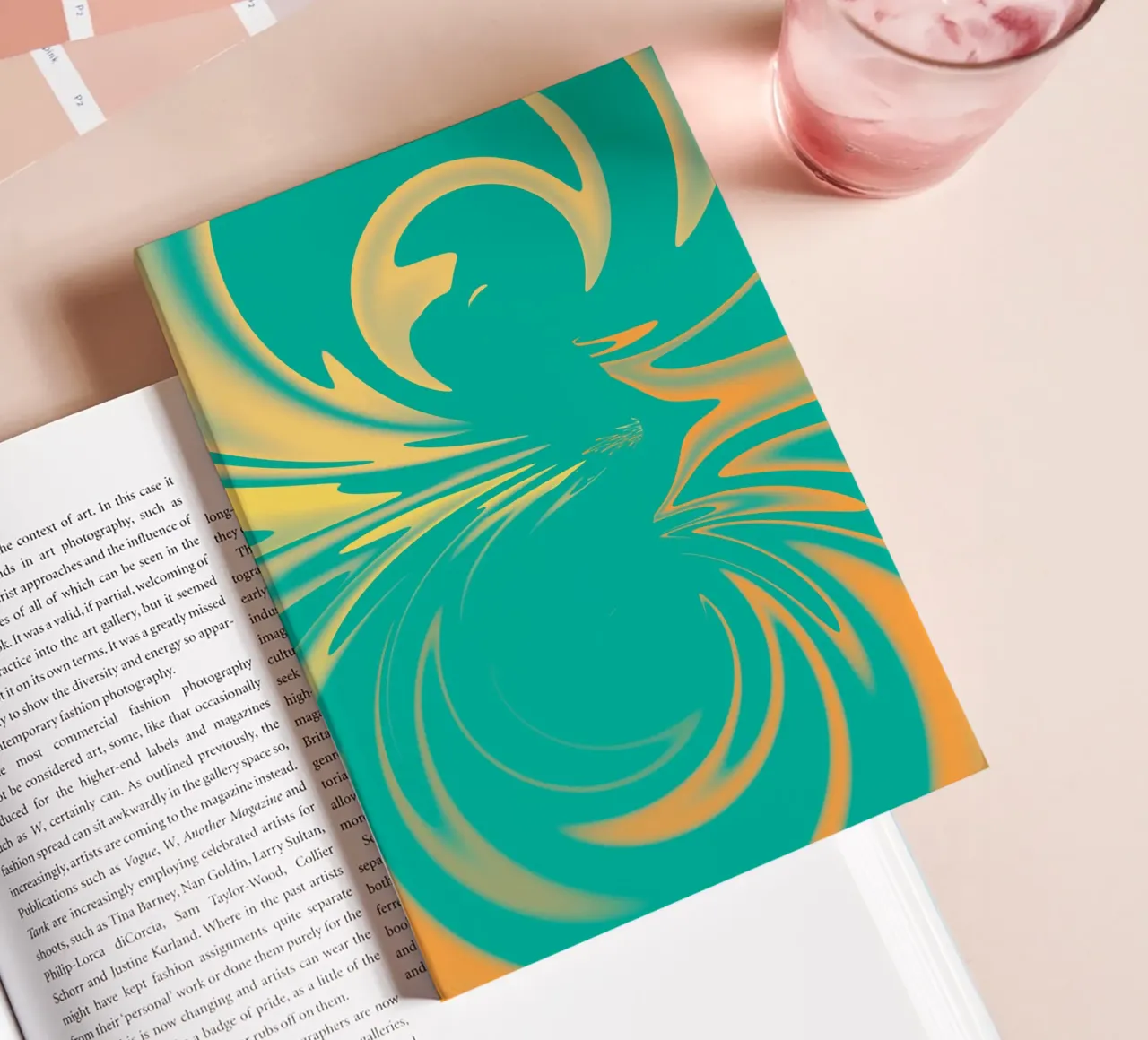 Abstraktes dynamisches Wirbel Muster in Grün, Gelb, Orange Notizbuch von Something for you