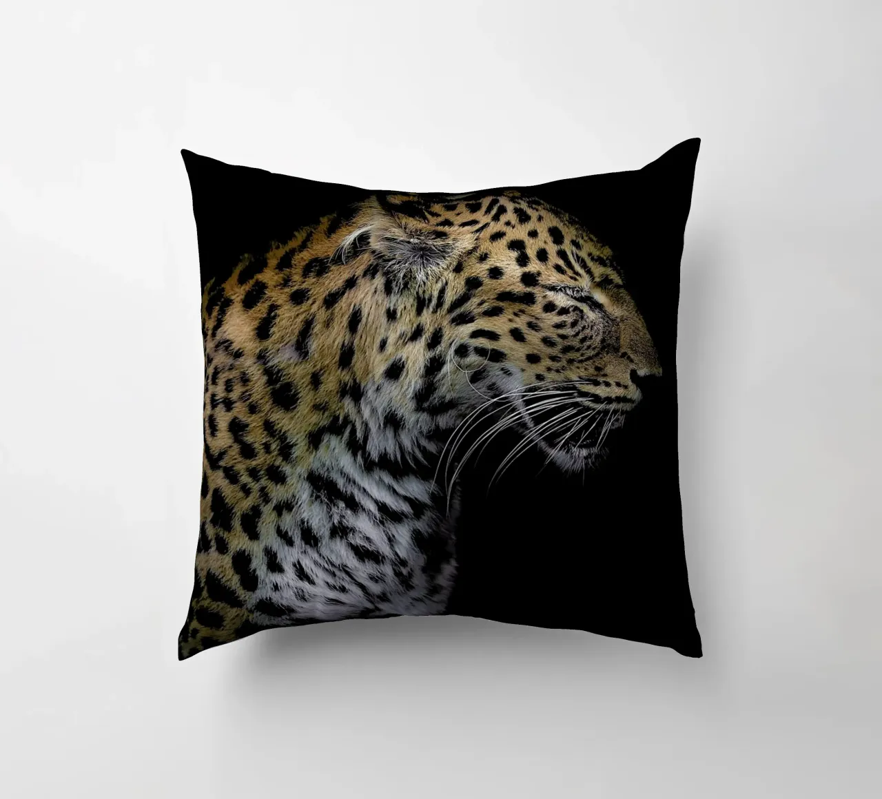 Leopard Profile by Lothare Dambreville cuscino da EyeEm Mobile GmbH