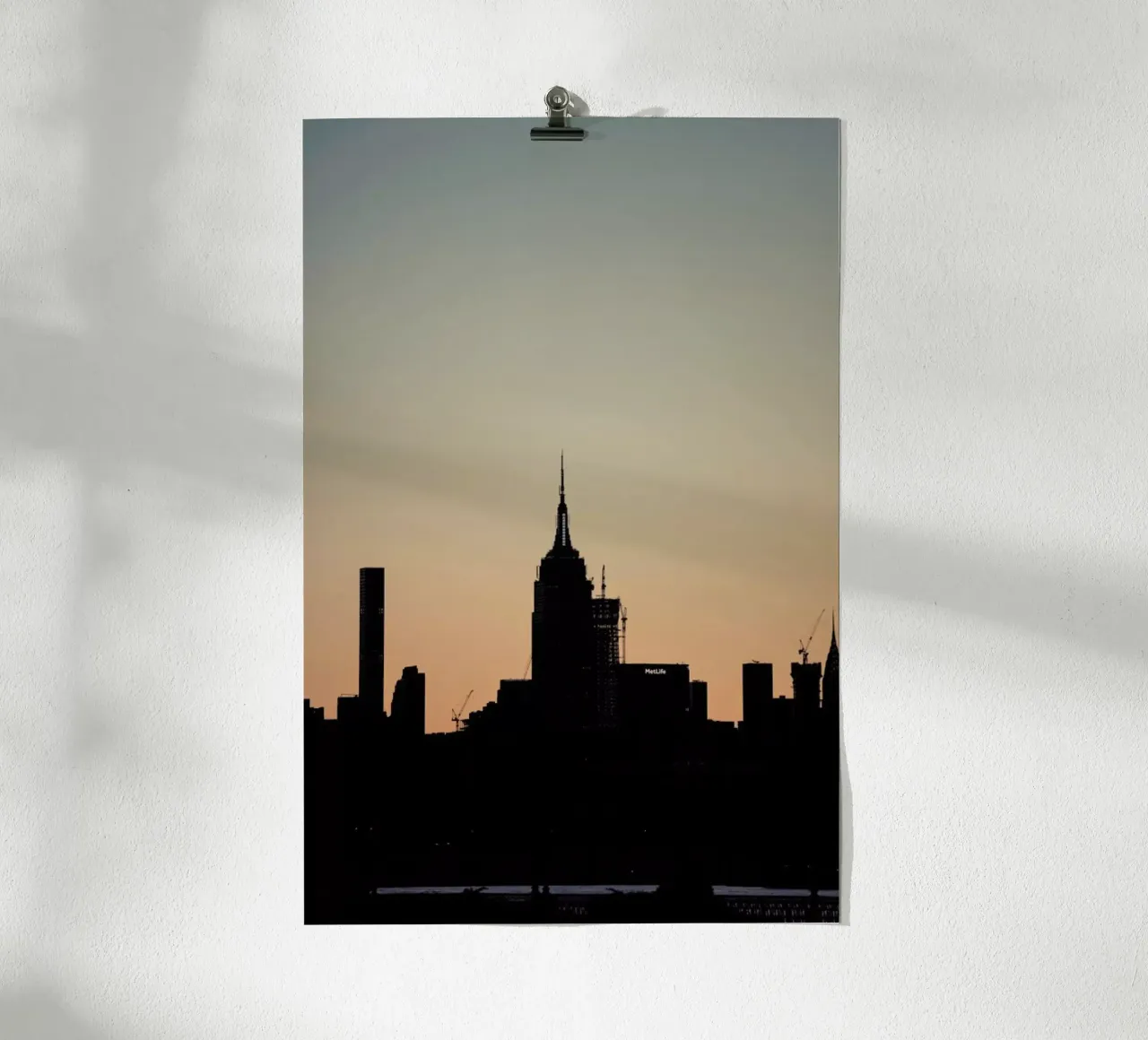 Empire State Silhouette poster con telaio in legno da Cordula Schaefer