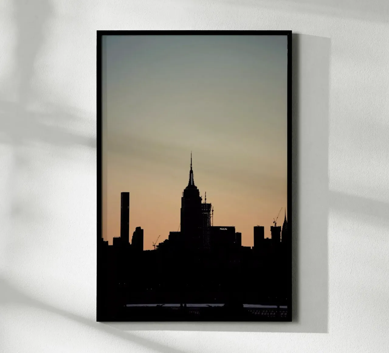 Empire State Silhouette poster con telaio in legno da Cordula Schaefer