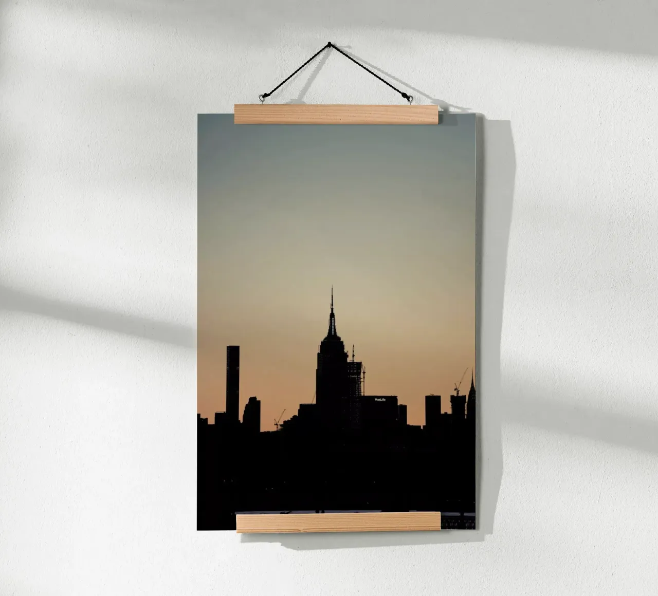 Empire State Silhouette poster con telaio in legno da Cordula Schaefer