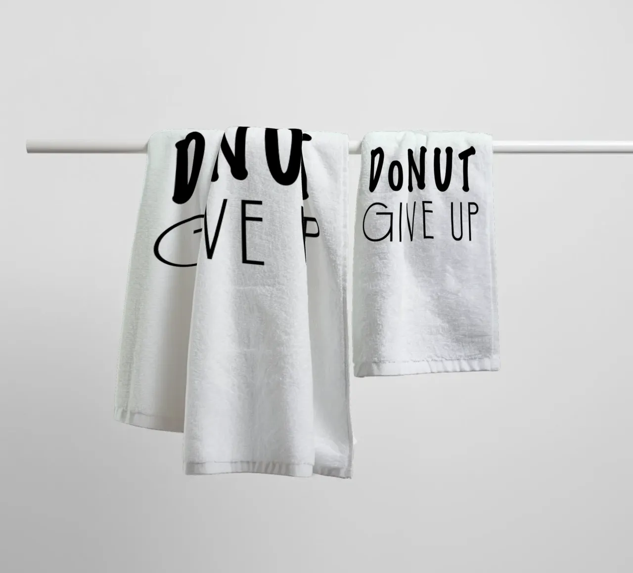 DONUT GIVE UP asciugamano da bagno da Ayleen