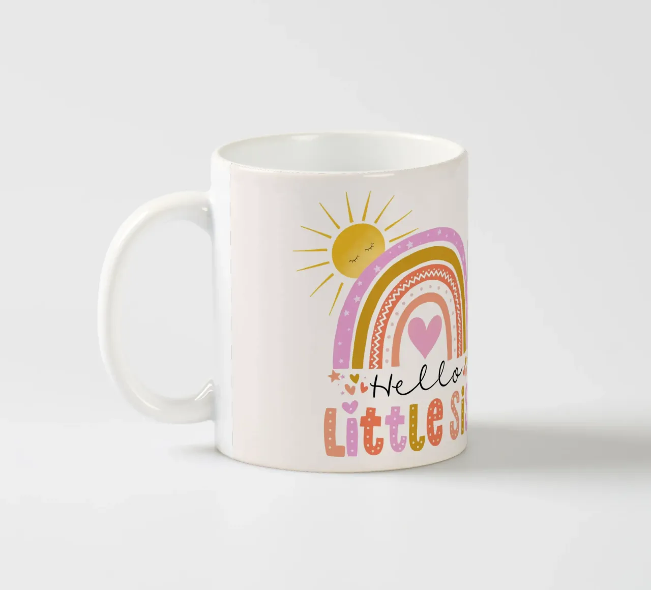 Ciao sorellina. Arcobaleno, sole e cuore tazza in ceramica da CalliLetters
