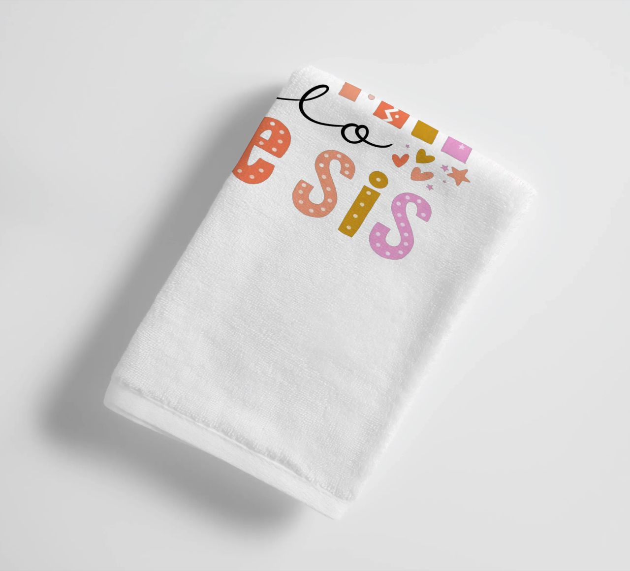 Ciao sorellina. Arcobaleno, sole e cuore asciugamano da bagno da CalliLetters