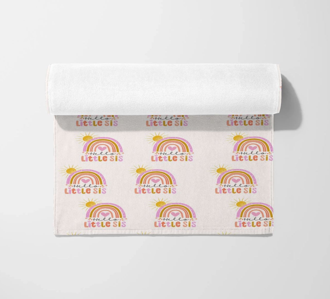 Ciao sorellina. Arcobaleno, sole e cuore telo mare da CalliLetters