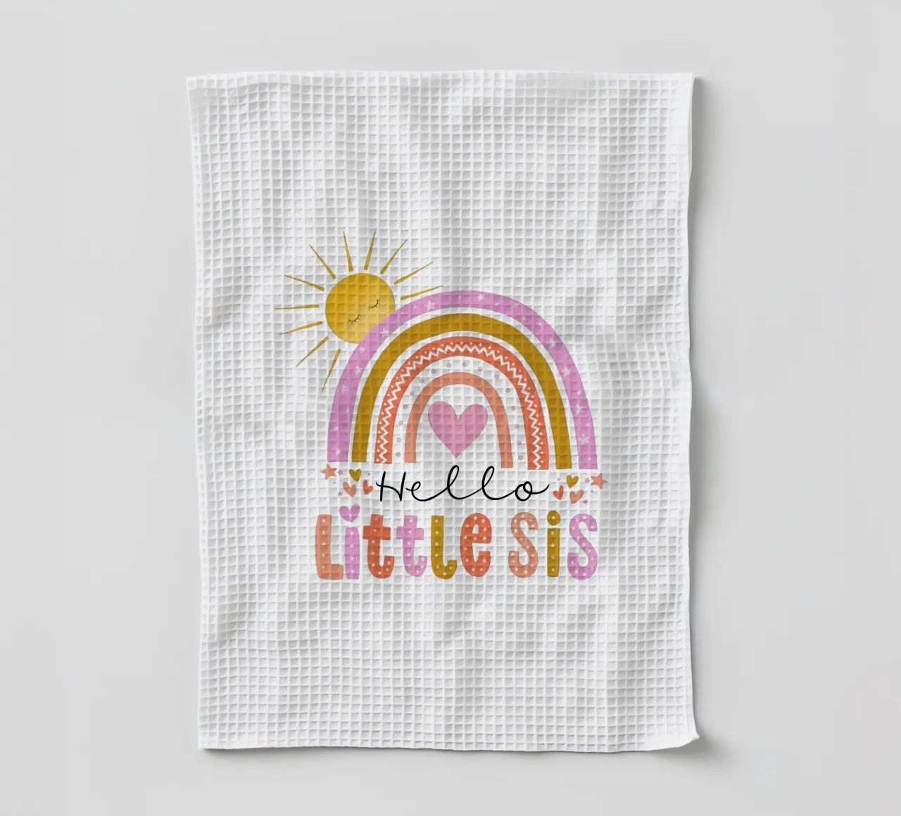 Hallo kleine Schwester. Regenbogen, Sonne und Herz Geschirrtuch von CalliLetters