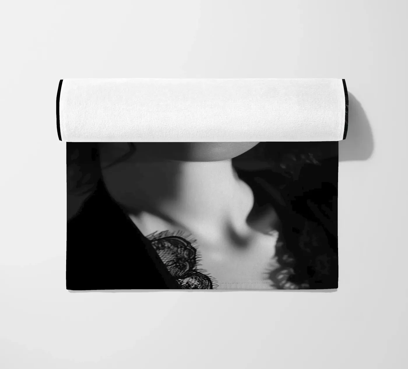 Desiderio nero telo mare da Visiophia