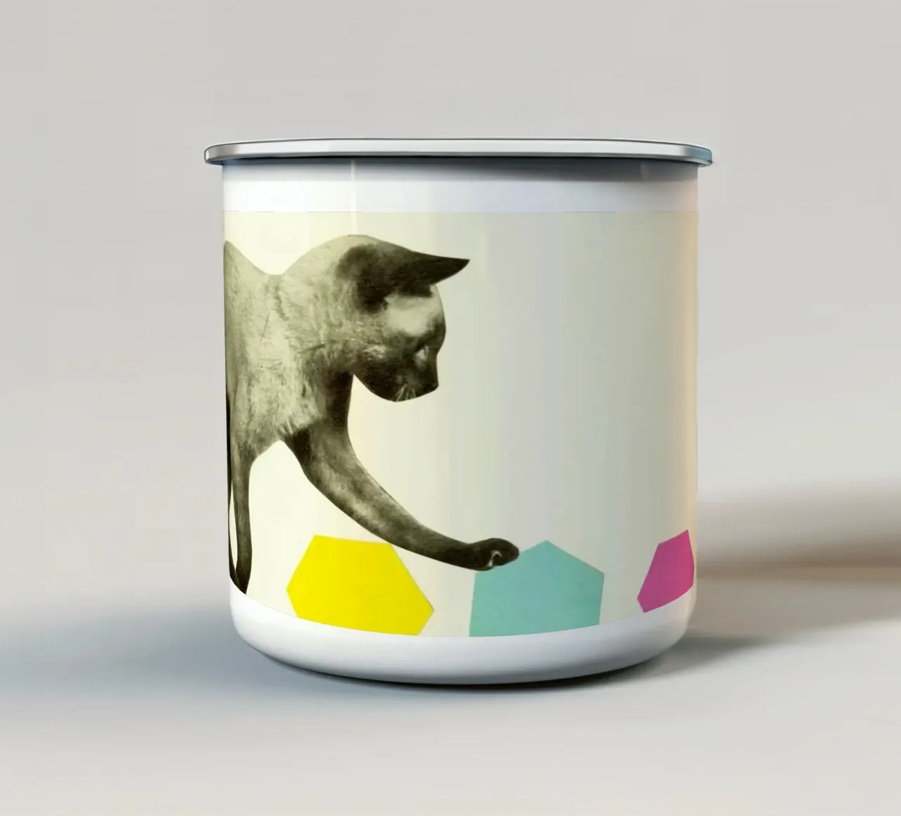 Gatto tazza in smalto da Cassia Beck Collage