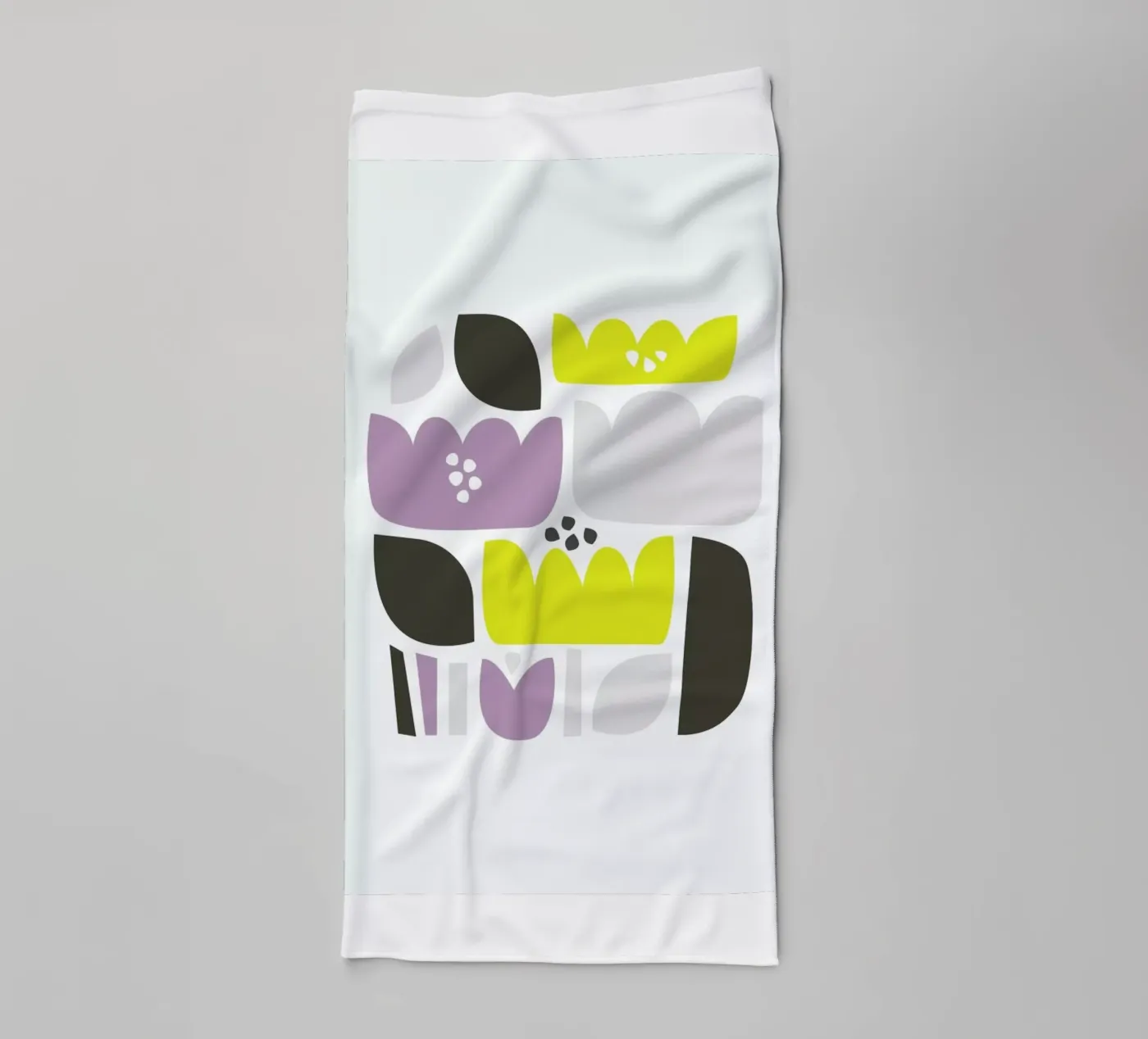 Flower Fields badhanddoek van A Nordic Girl