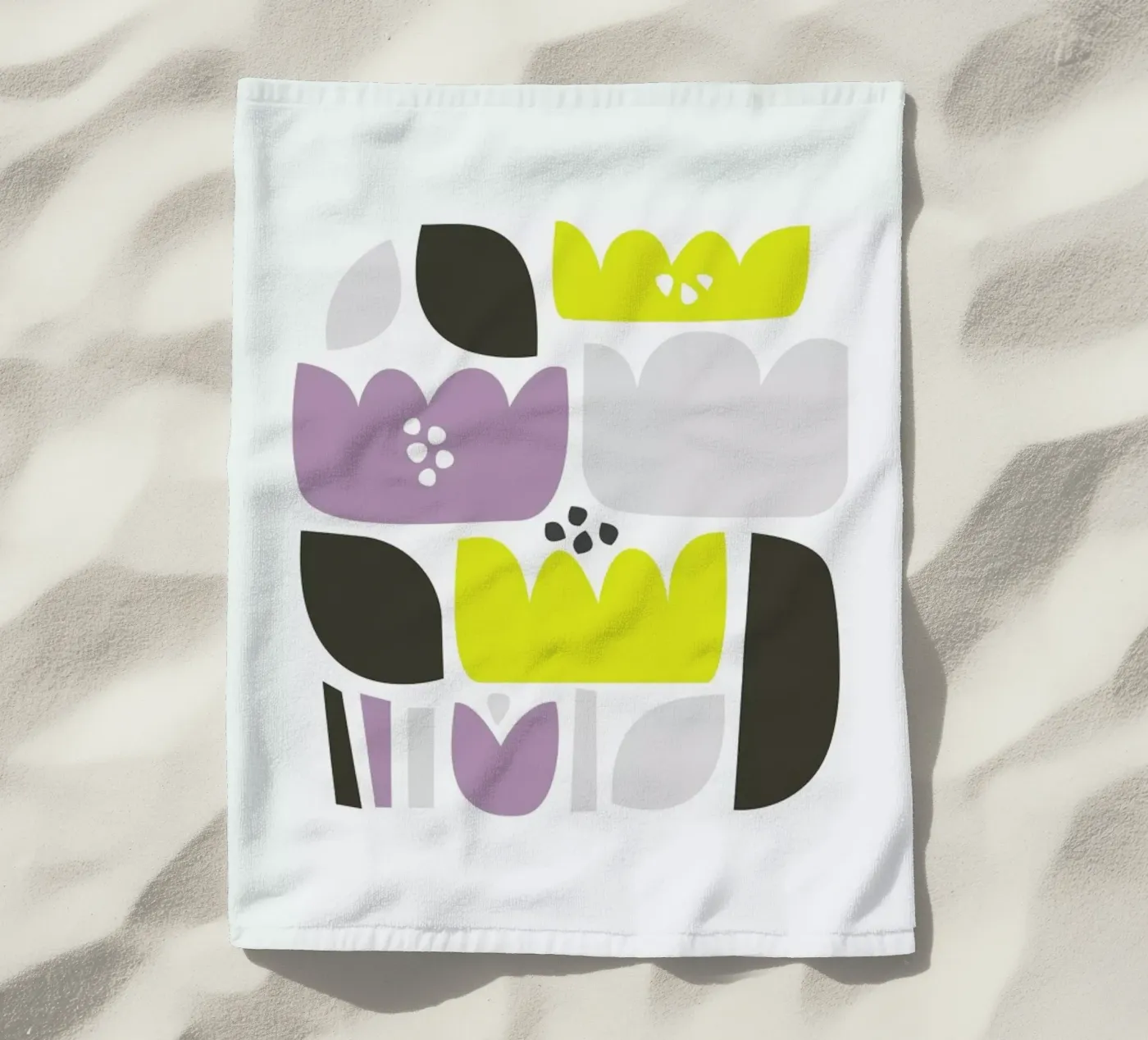 Flower Fields strandhanddoek van A Nordic Girl
