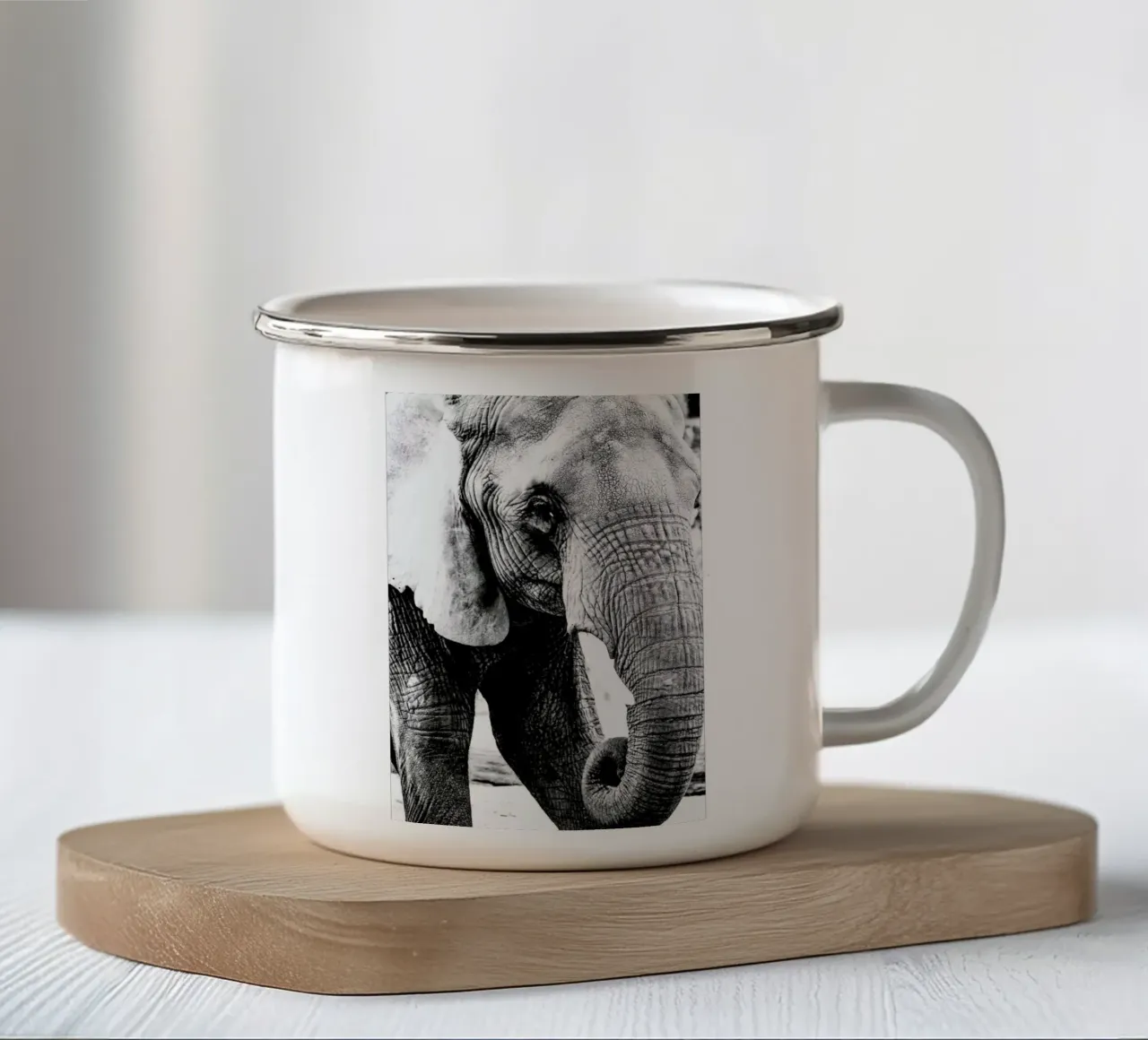 Elephant Trunk tazza in smalto da Babett Schultze