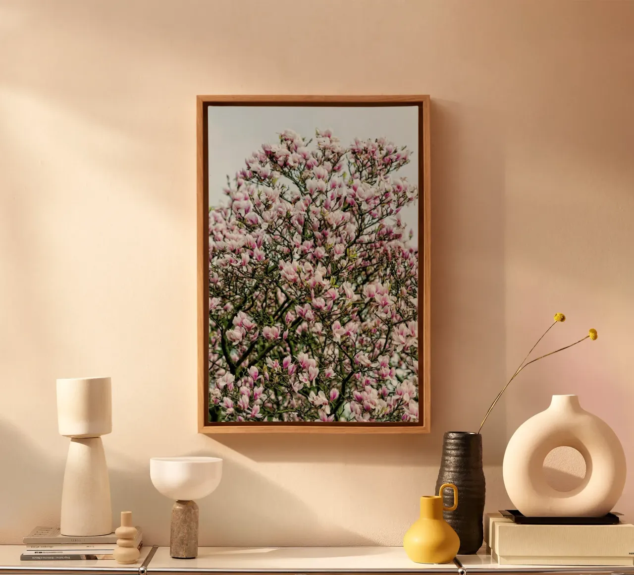 Magnolia Tree Pink tela con Cornice a cassetta da Curious Collections by Marielle Leenders