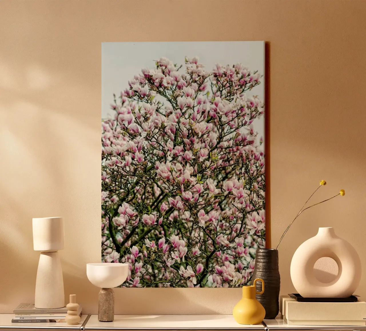 Magnolia Tree Pink tela con Cornice a cassetta da Curious Collections by Marielle Leenders