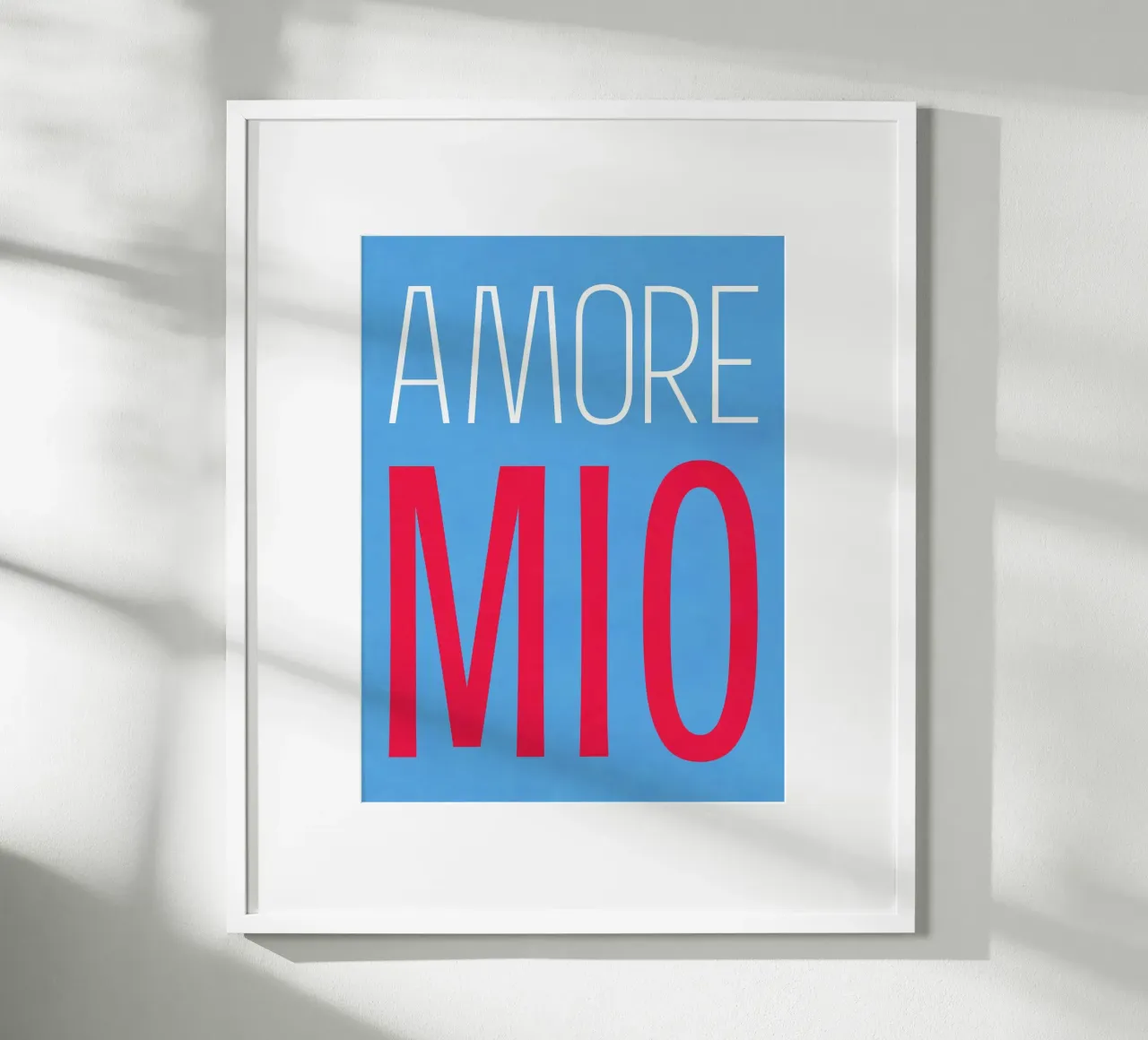 Amore Mio, blu pop estivo poster con telaio in legno da Carinaprint