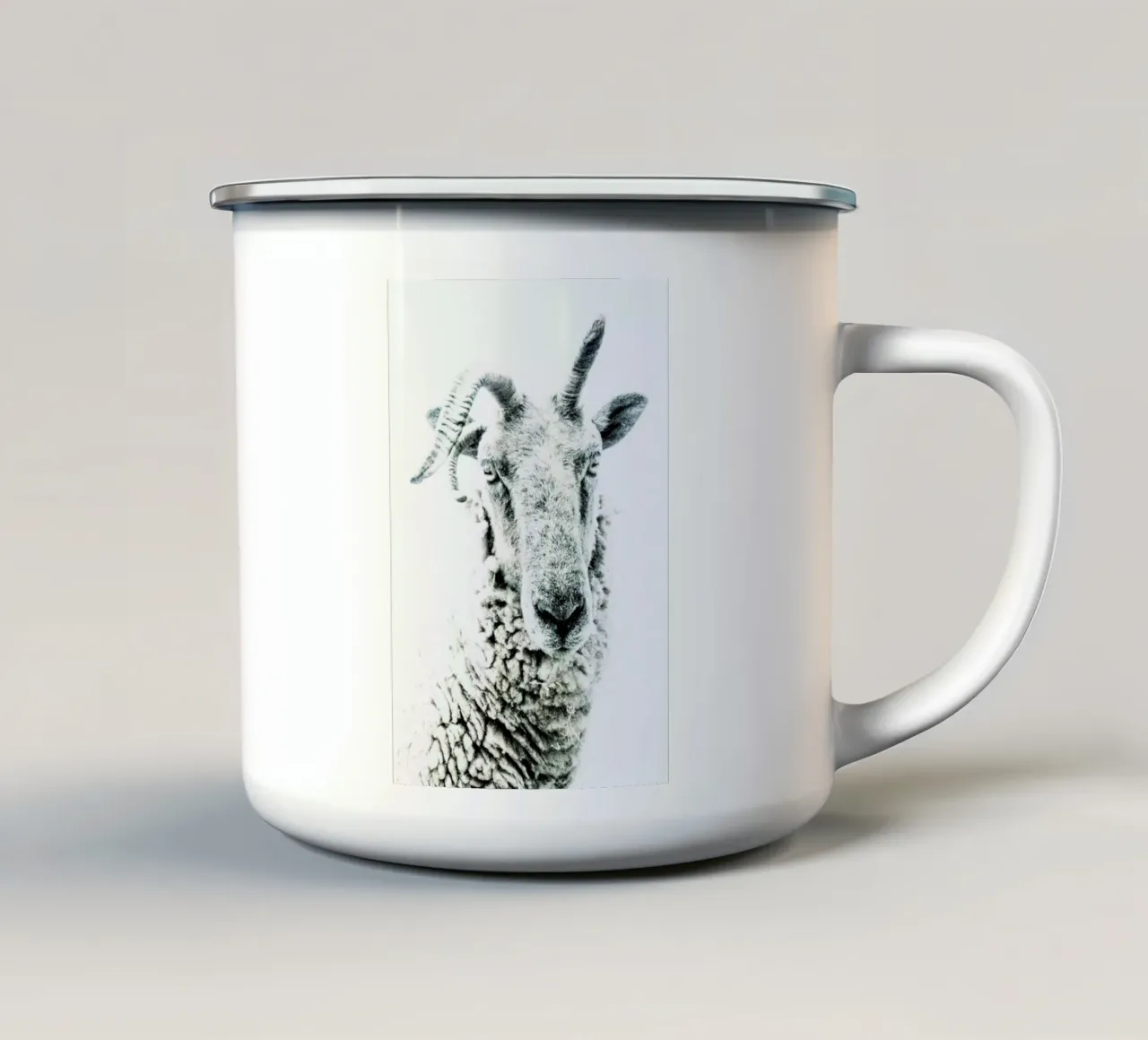 Pecora tazza in smalto da Victoria Frost