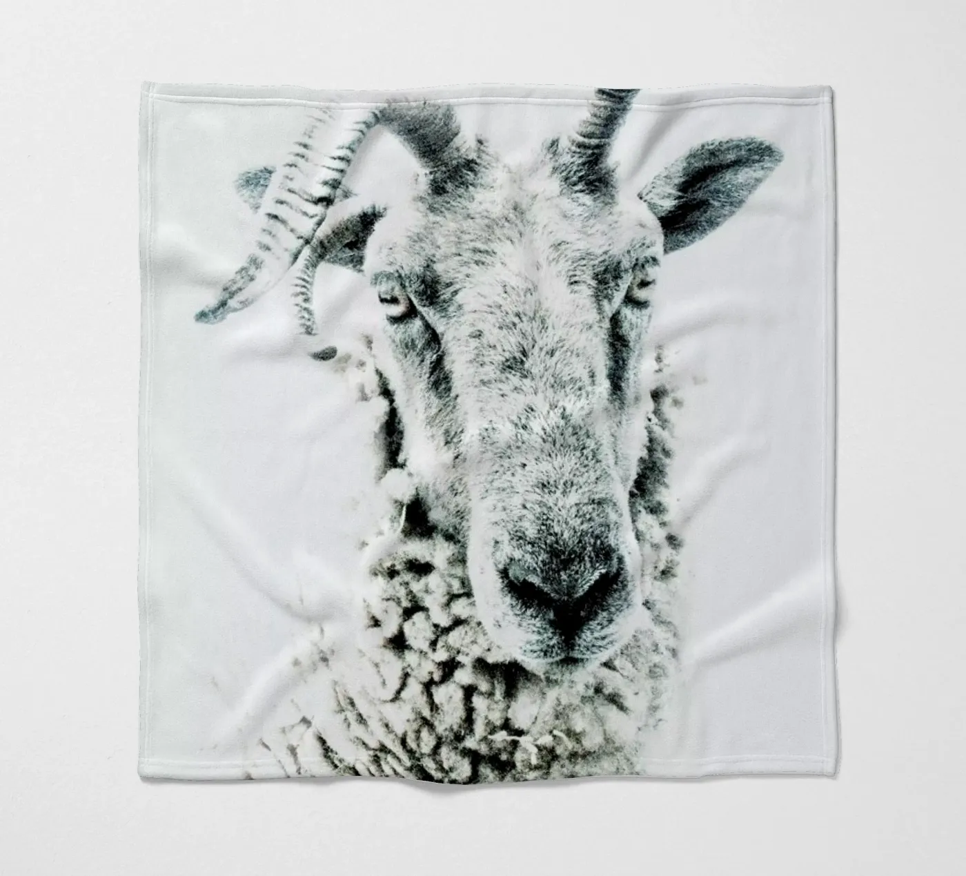 Sheep coperta in pile da Victoria Frost