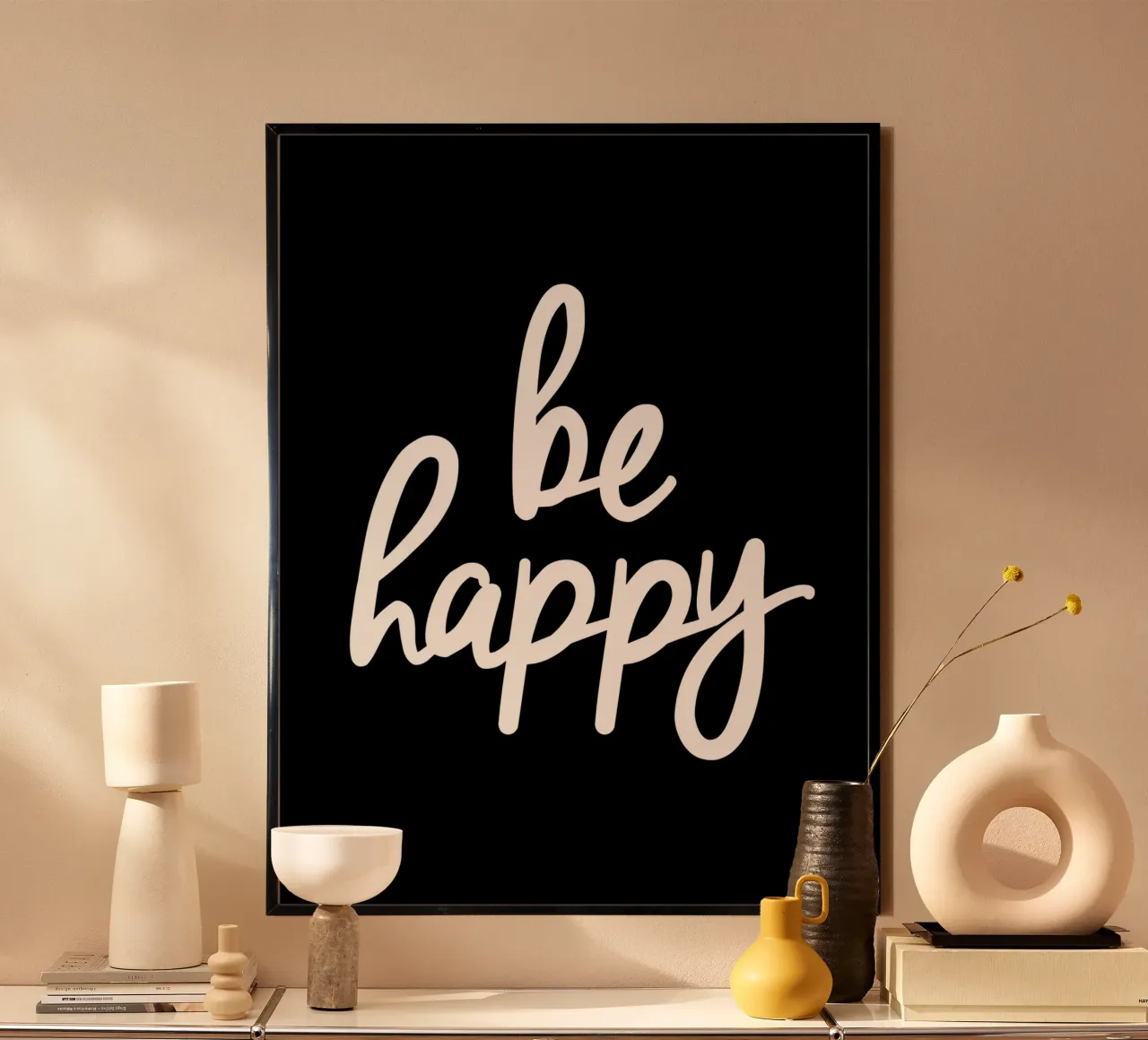 Be Happy Minimalistisch typografieontwerp in zwart en wit poster van THE MOTIVATED TYPE